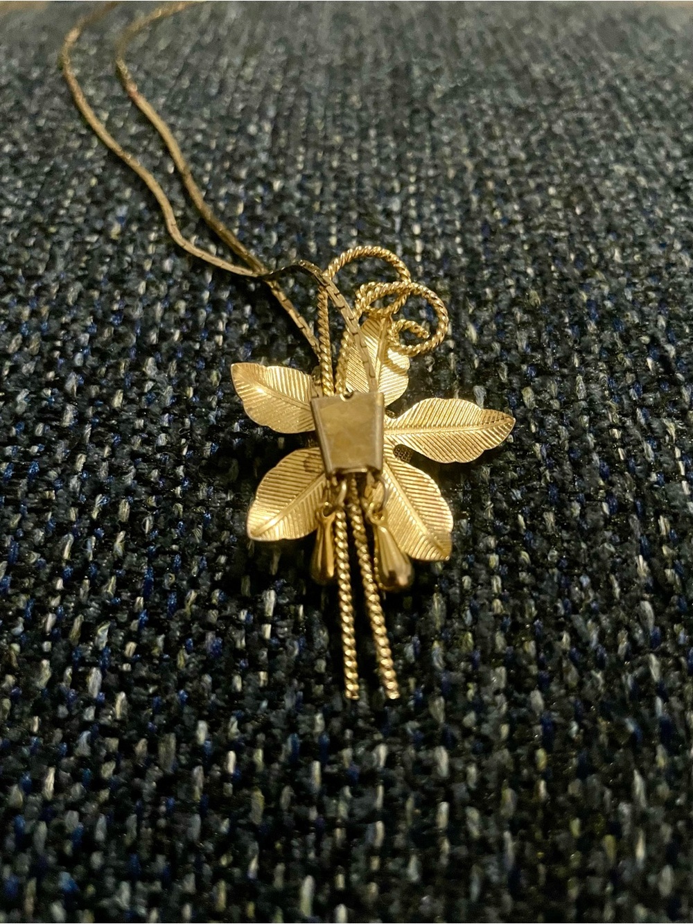 NWOT Vintage Gold Floral Lariat Necklace
